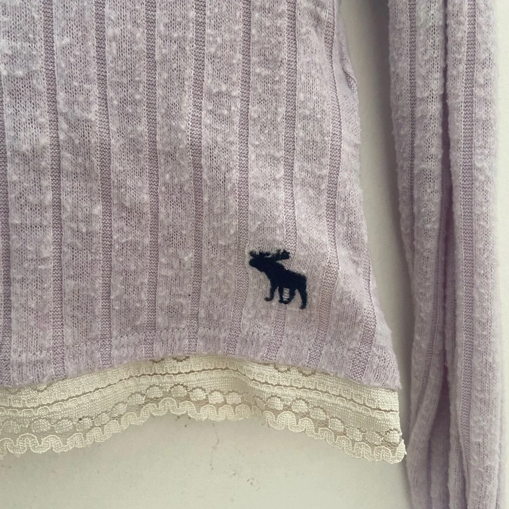 Lilac lace trim sweater - Picture 3 of 5